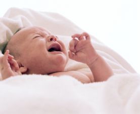 Почему плачет новорождённый
