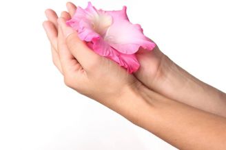 Как ухаживать за кожей рук весной в домашних условиях