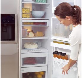 Как избавиться от неприятного запаха в холодильнике?